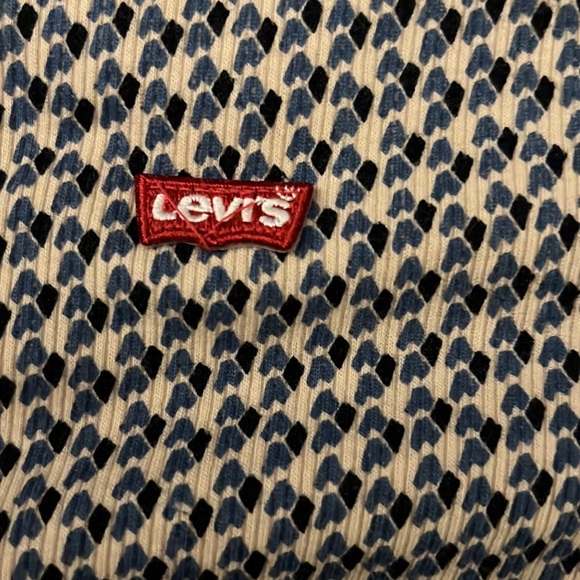 Patterned Levi’s shirt - Picture 4 of 5
